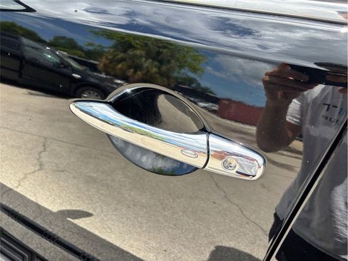 Used 2020 Nissan Armada SL w/ Premium Package image 18