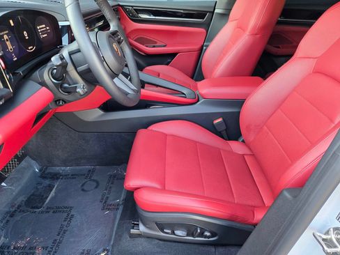 Certified 2025 Porsche Macan 4 Electric AWD/4WD image 25