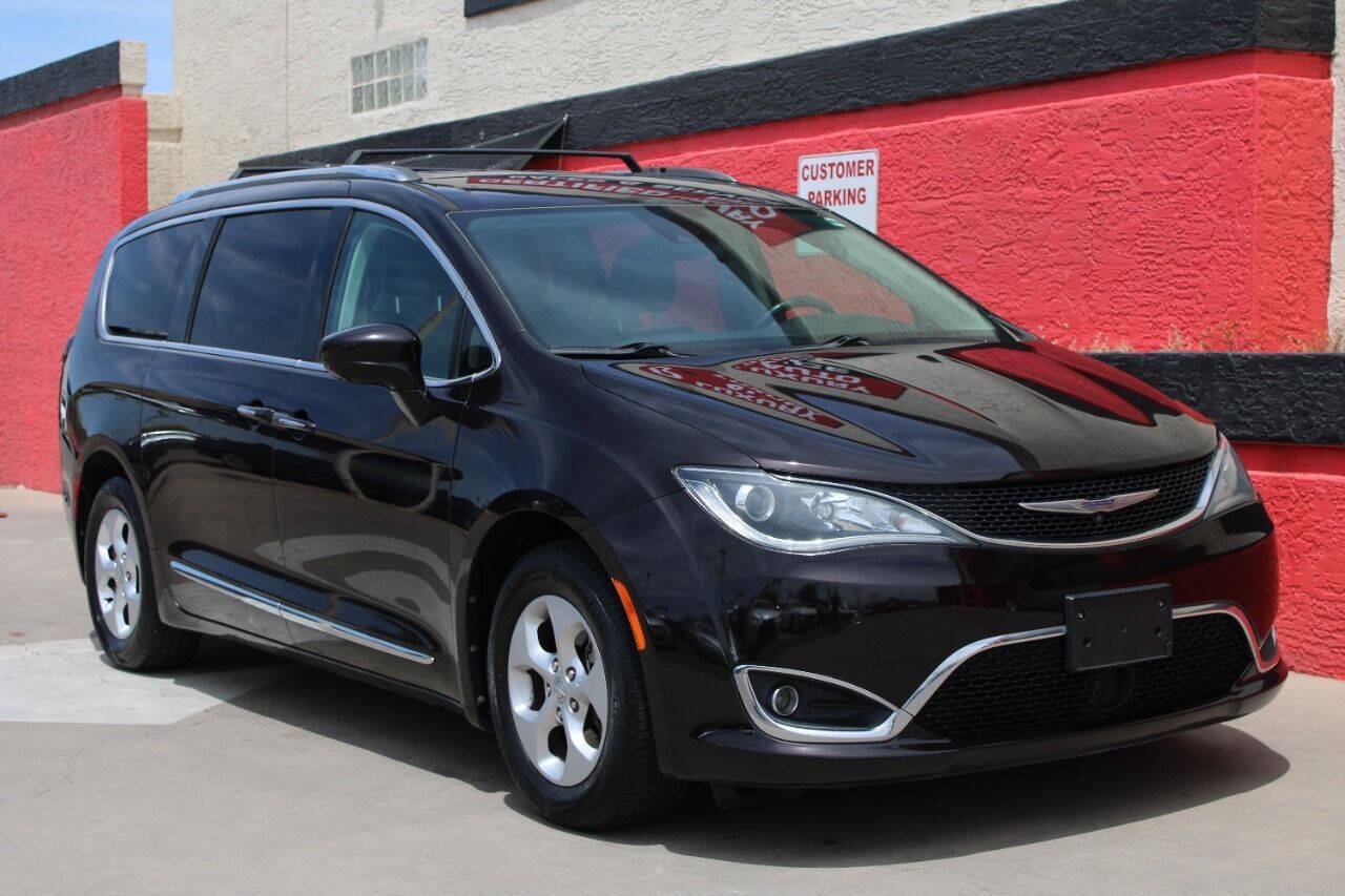 Used 2017 Chrysler Pacifica Touring-L Plus w/ Advanced Safetytec Group FWD image 6