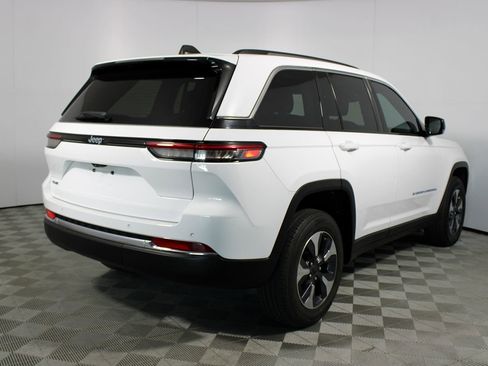 Used 2022 Jeep Grand Cherokee Limited 4xe image 38