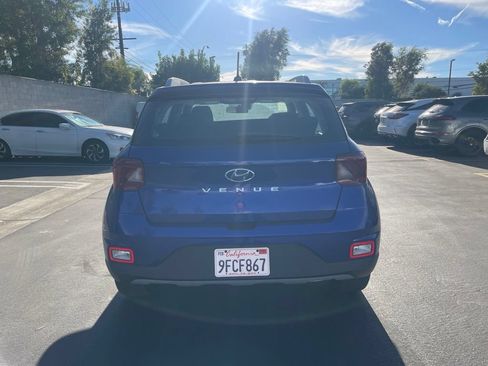 Used 2023 Hyundai Venue Limited FWD image 3