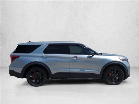 Certified 2022 Ford Explorer ST w/ Equipment Group 401A AWD/4WD image 4