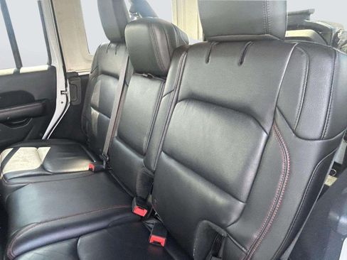 Used 2018 Jeep Wrangler Unlimited Rubicon w/ Dual Top Group AWD/4WD image 22
