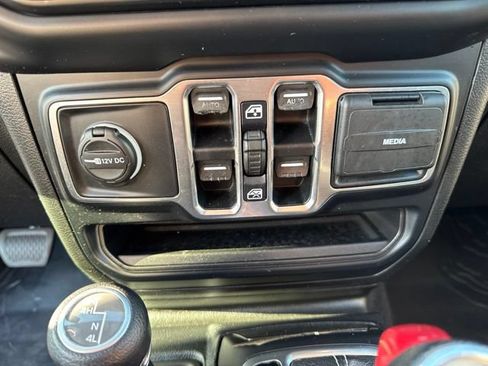 Used 2019 Jeep Wrangler Unlimited Sahara w/ Cold Weather Group AWD/4WD image 33