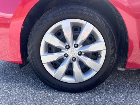 Used 2015 Toyota Corolla LE FWD image 21
