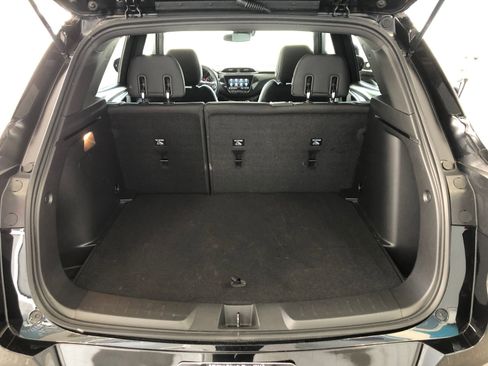 Used 2023 Chevrolet TrailBlazer RS w/ Technology Package FWD image 8