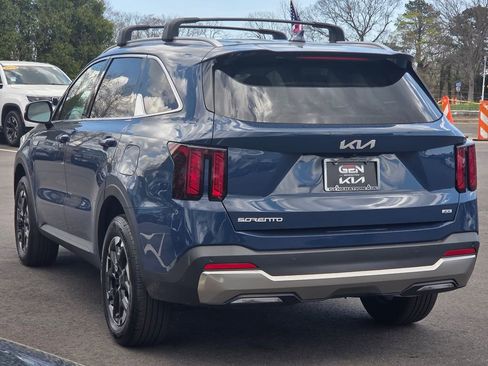 Used 2025 Kia Sorento S AWD/4WD image 6