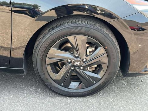 Certified 2023 Hyundai Elantra SEL w/ Preferred Accessory Package FWD image 10