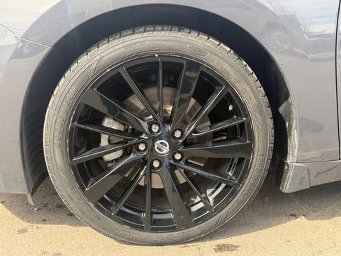 Used 2021 Nissan Maxima Platinum w/ 40th Anniversary Package image 11