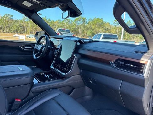 Used 2025 GMC Yukon XL Denali image 10