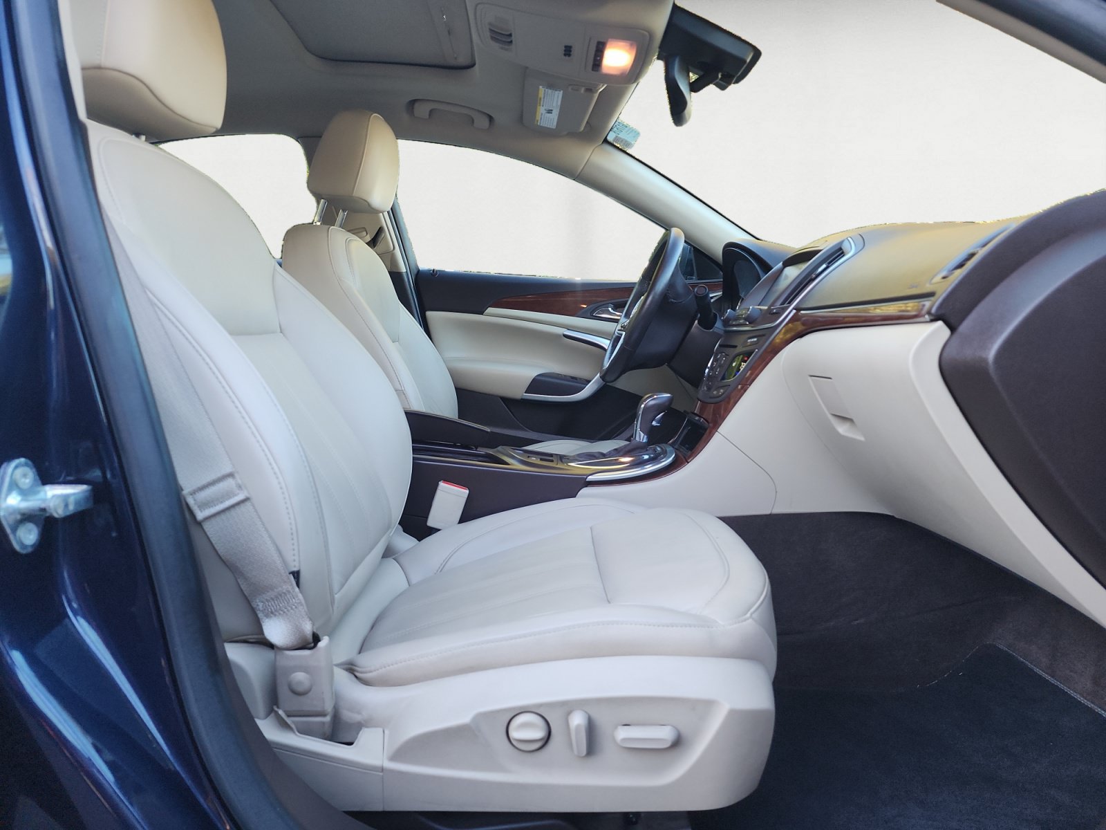 Used 2015 Buick Regal Premium w/ Experience Buick Package FWD image 9
