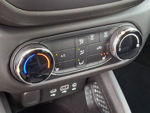 Used 2023 Chevrolet TrailBlazer LT FWD image 15