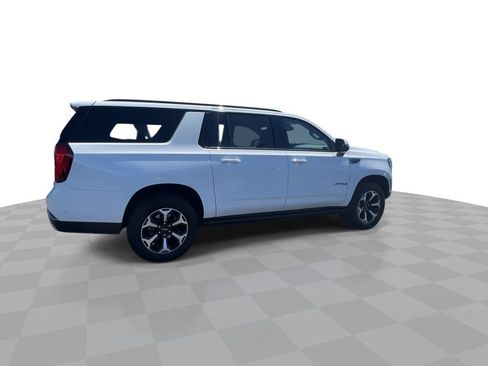 Used 2025 GMC Yukon XL AT4 w/ AT4 Premium Package AWD/4WD image 8