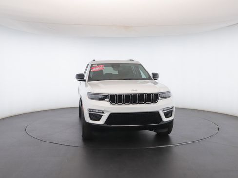 Used 2023 Jeep Grand Cherokee Limited image 34