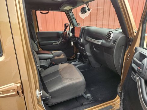 Used 2015 Jeep Wrangler Unlimited Sport w/ Quick Order Package 24S AWD/4WD image 23