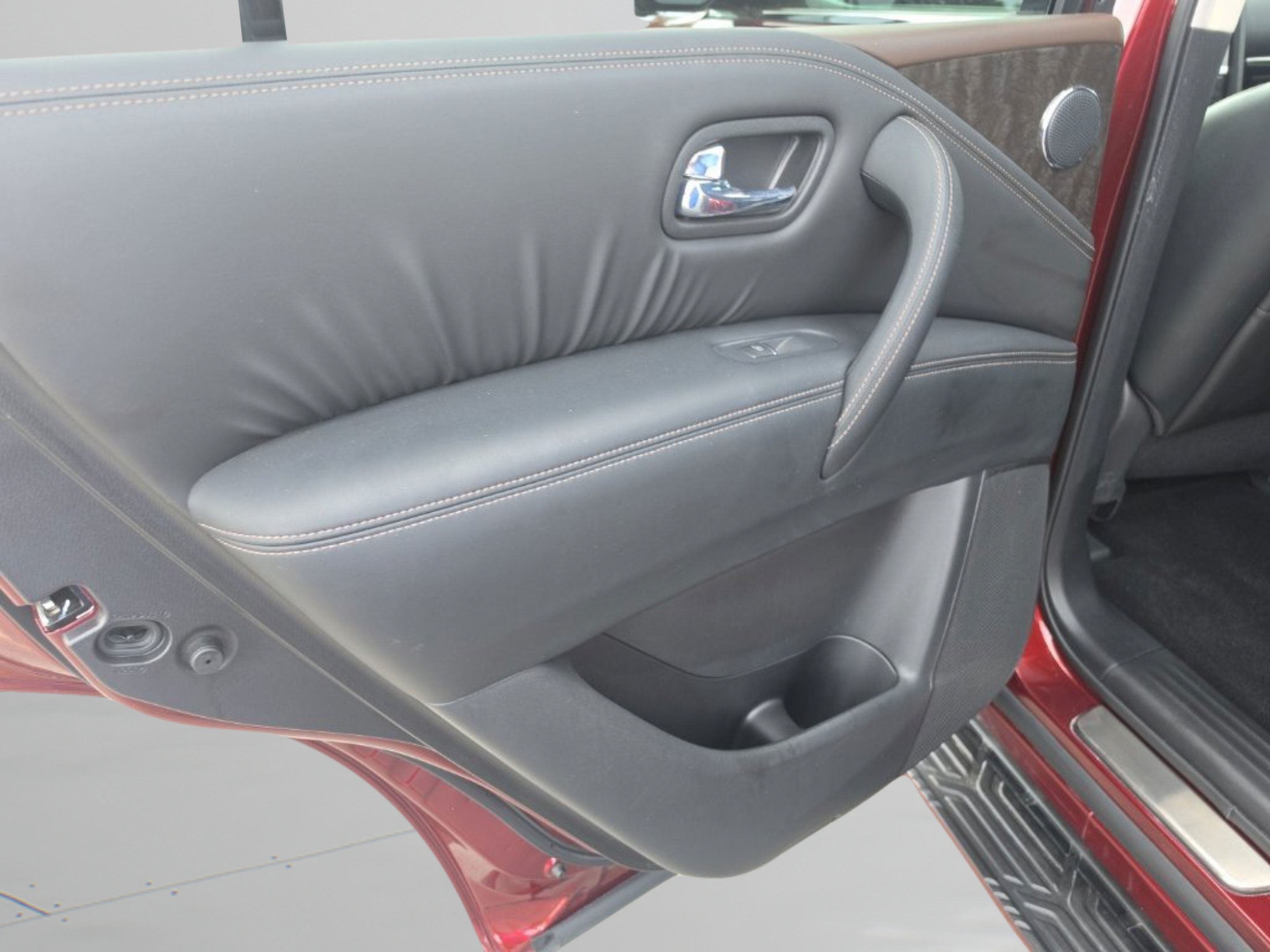 Used 2024 Nissan Armada Platinum w/ Captain's Chairs Package RWD image 21