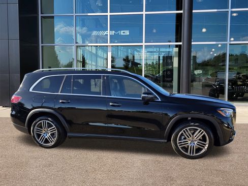 Used 2025 Mercedes-Benz GLS 450 4MATIC image 3