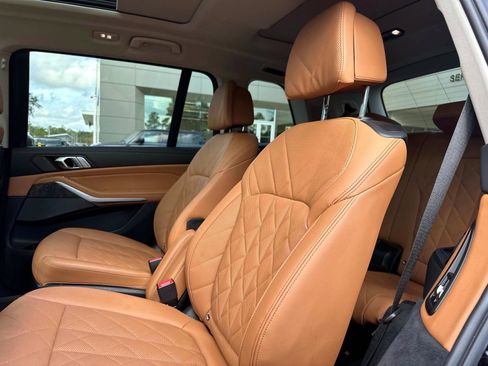 Used 2023 BMW X7 xDrive40i w/ Premium Package image 14