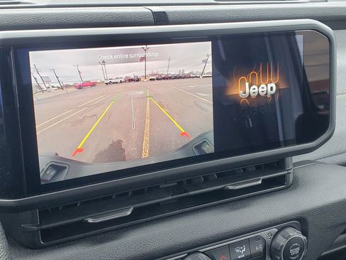 Used 2025 Jeep Gladiator Nighthawk image 23