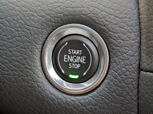 Used 2023 GMC Yukon XL Denali image 36