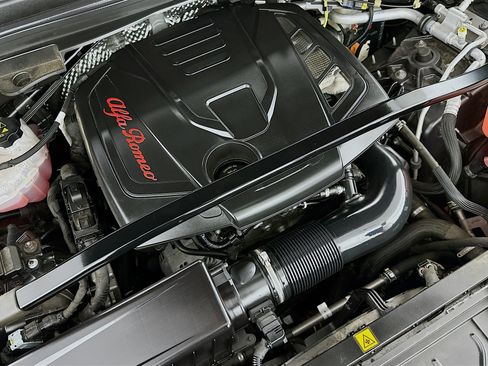 Used 2022 Alfa Romeo Stelvio Veloce image 28