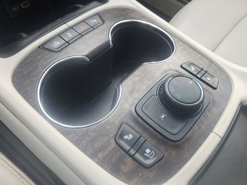 Used 2020 GMC Acadia Denali w/ Technology Package FWD image 15
