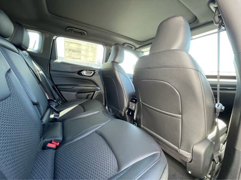 New 2025 Jeep Compass Latitude w/ Sun & Sound Group image 25
