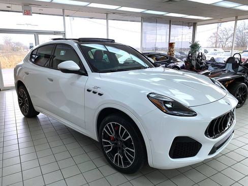 Used 2024 Maserati Grecale GT image 3
