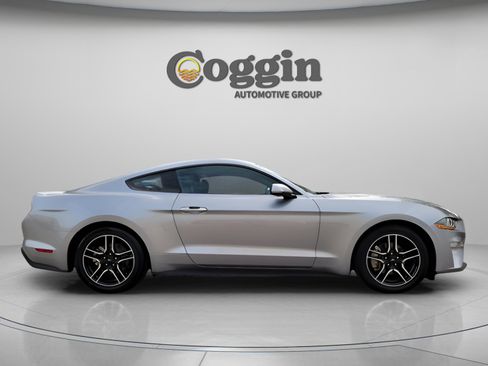 Used 2023 Ford Mustang Premium image 4