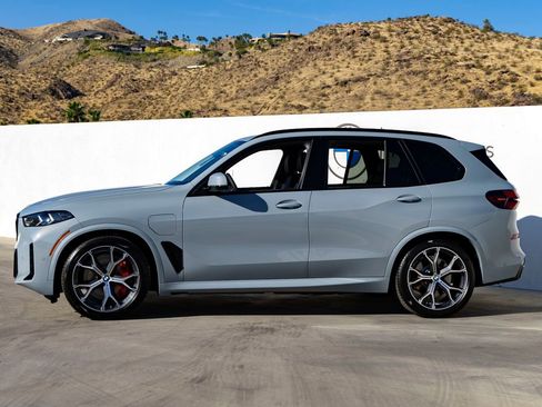 New 2026 BMW X5 xDrive50e image 3
