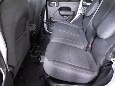 Used 2024 Jeep Wrangler Unlimited image 29