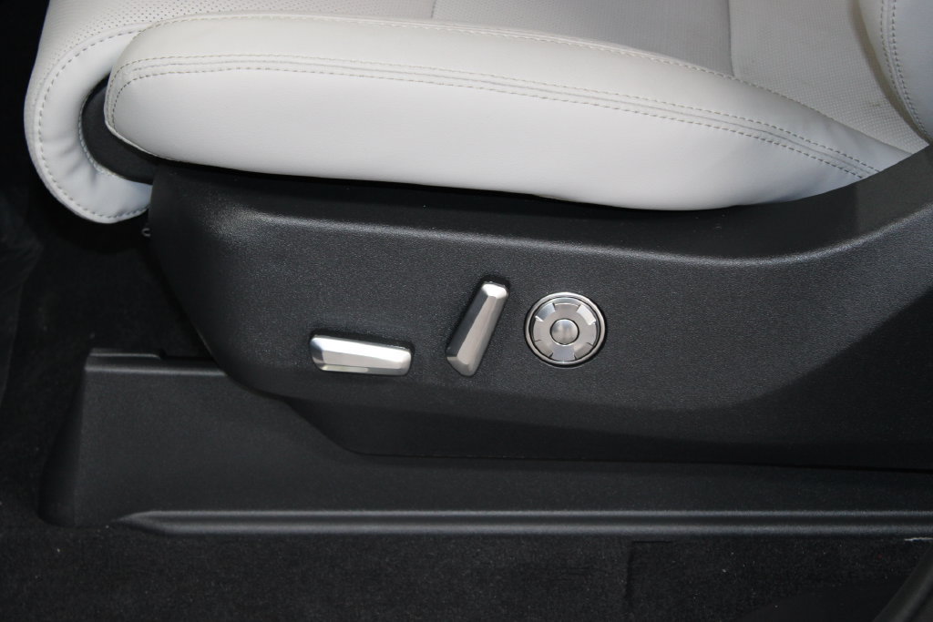 New 2026 Lincoln Navigator Premiere AWD/4WD image 22