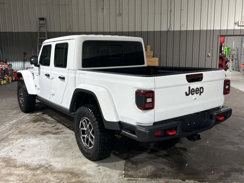 Used 2025 Jeep Gladiator Rubicon w/ Convenience Group AWD/4WD image 3