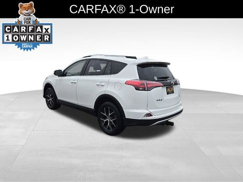 Used 2017 Toyota RAV4 SE image 4