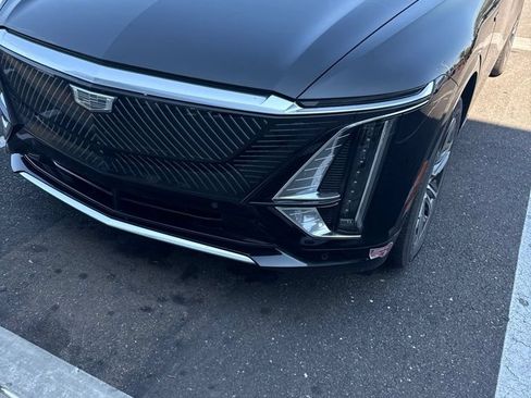 Used 2024 Cadillac Lyriq Luxury AWD/4WD image 2