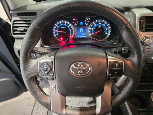 Used 2015 Toyota 4Runner SR5 AWD/4WD image 24