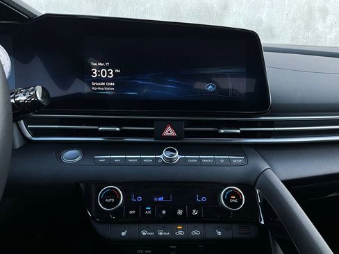 Used 2025 Hyundai Elantra SEL image 26