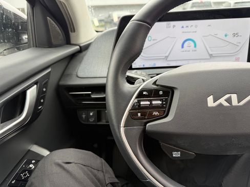 Used 2022 Kia EV6 Wind RWD image 7