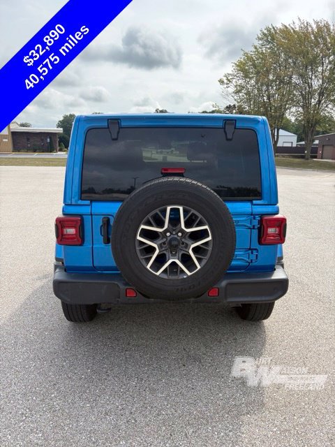 Used 2024 Jeep Wrangler Unlimited Sahara w/ Technology Group AWD/4WD image 5
