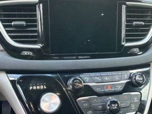 Used 2020 Chrysler Pacifica Touring-L w/ Advanced Safetytec Group FWD image 2