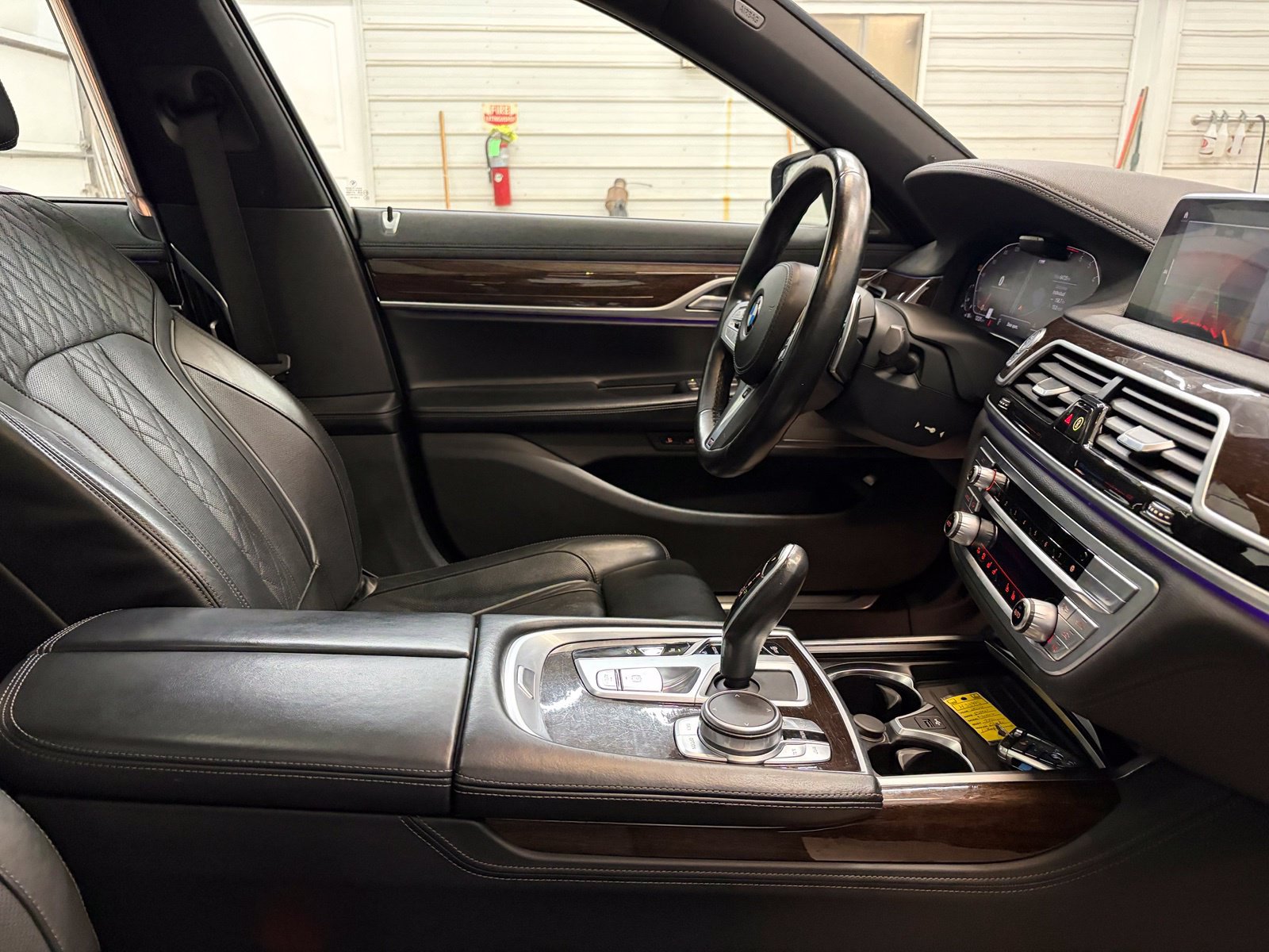 Used 2022 BMW 740i xDrive w/ M Sport Package AWD/4WD image 28