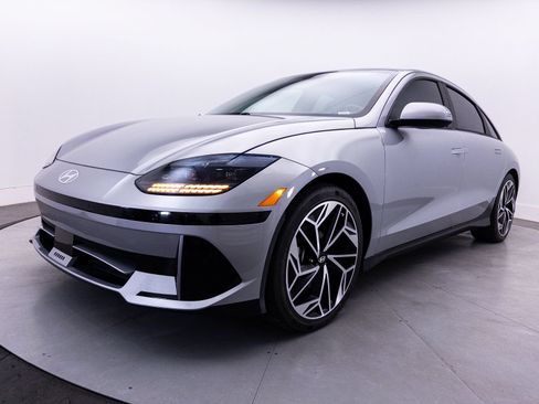 Used 2023 Hyundai Ioniq 6 SEL RWD image 14