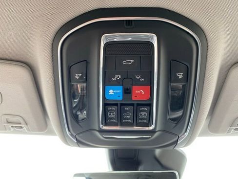 Used 2023 Jeep Grand Cherokee Limited w/ Luxury Tech Group II AWD/4WD image 19
