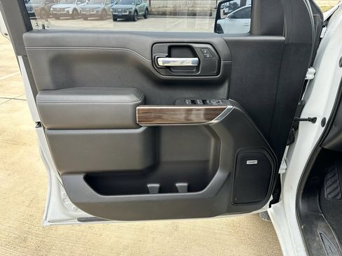 Used 2021 Chevrolet Silverado 1500 LT Trail Boss w/ Convenience Package II image 9