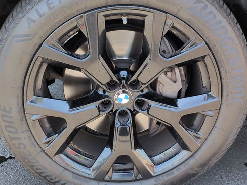Used 2024 BMW X7 xDrive40i w/ Premium Package AWD/4WD image 13