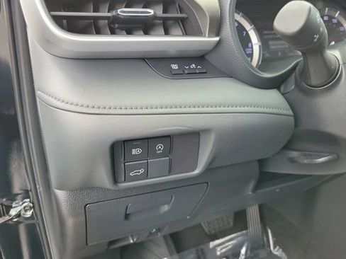 Certified 2024 Toyota Highlander LE FWD image 19