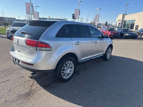 Used 2011 Lincoln MKX AWD image 5