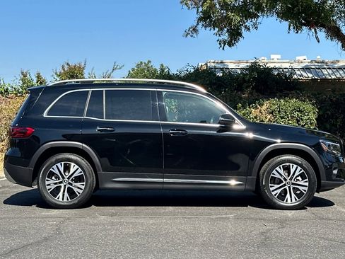 New 2025 Mercedes-Benz GLB 250 4MATIC image 2