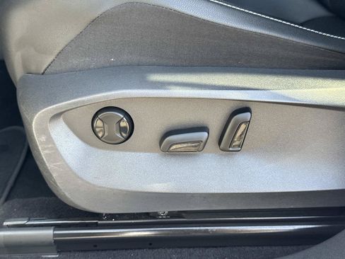 Certified 2023 Volkswagen Tiguan SE R-Line FWD image 24