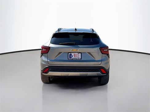 Used 2024 Chevrolet Trax LT w/ Driver Confidence Package image 6